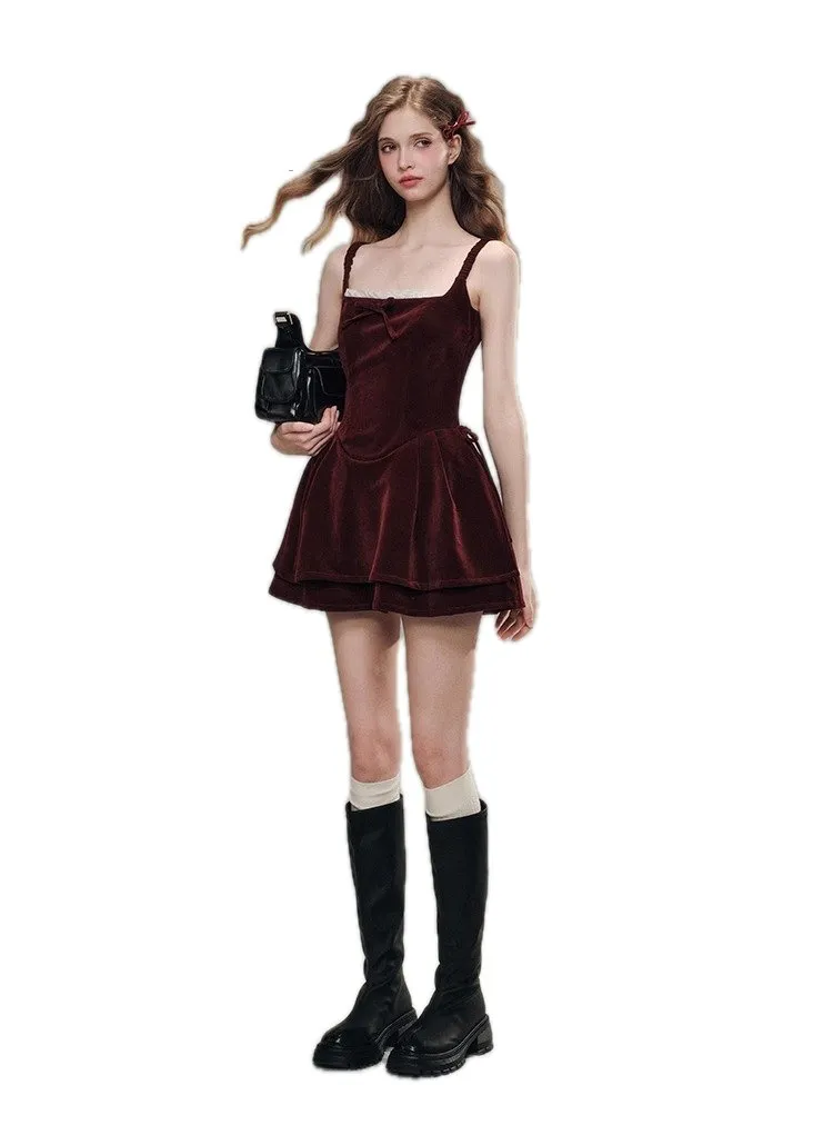 'Burgundy Moment‘ Velvet Mini Dress In Red